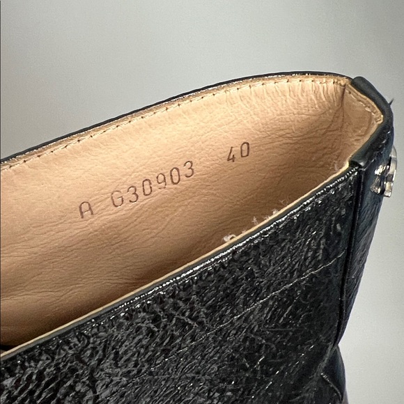 Chanel black patent leather chain link trim accent ankle boots combat booties 40 - Picture 3 of 16